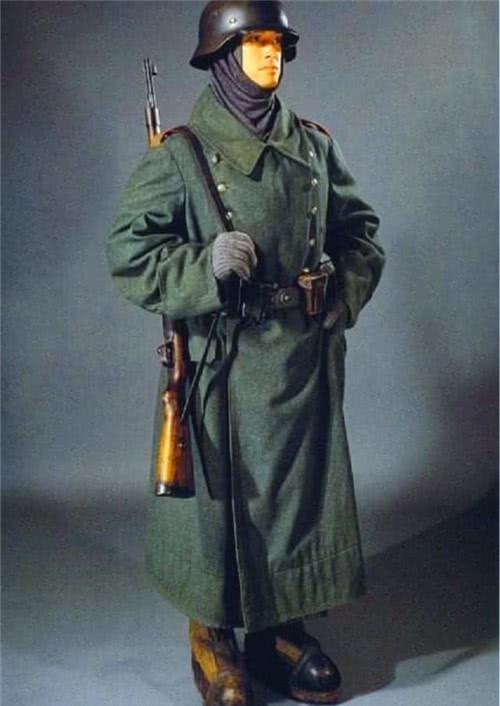 德军|二战德军军服帅气十足,却有一个致命缺陷,无数德国士兵因它而死