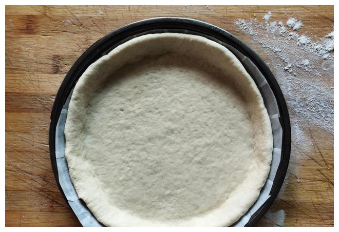 在家做披萨原来这么简单，学会再也不用叫外卖，底部酥脆咸香软糯