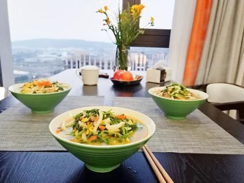 春天这菜特鲜嫩,看见别手软,有钱买不到,随便一炒自带清香