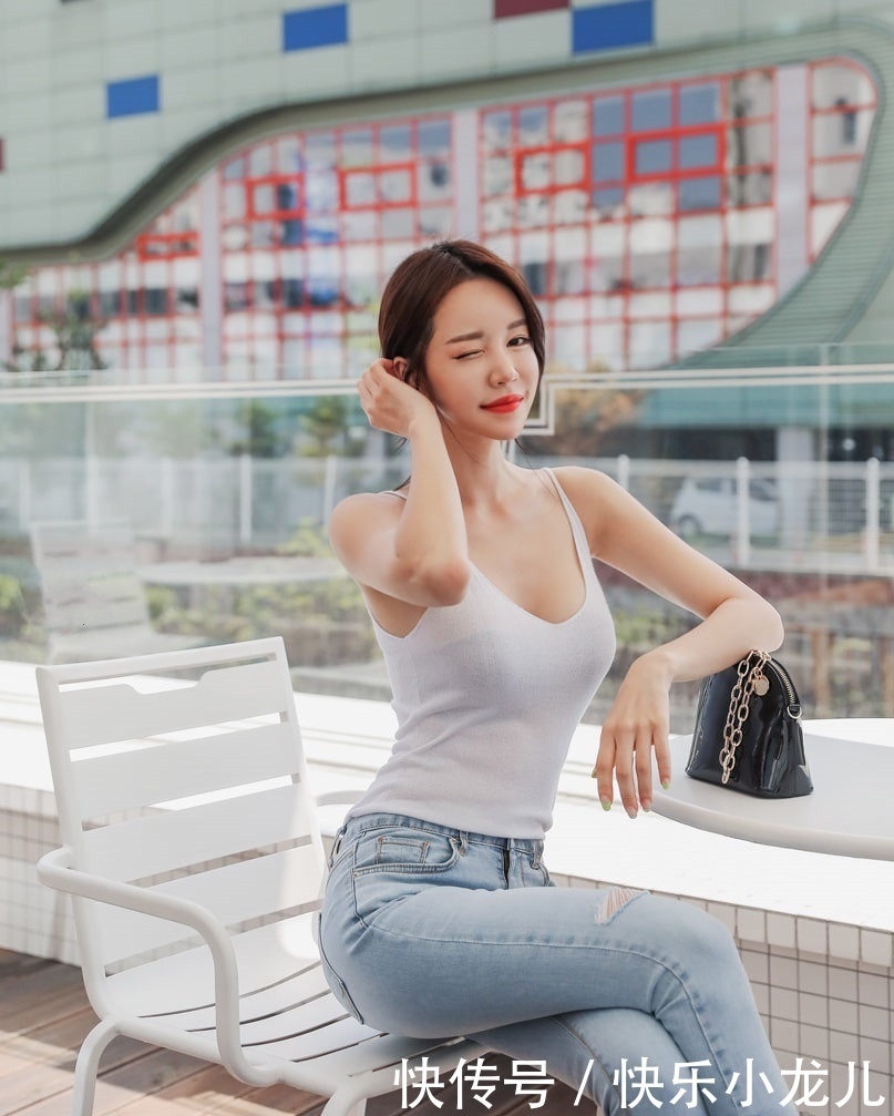 牛仔裤|轻奢写真,背心牛仔裤,既清爽又迷人!