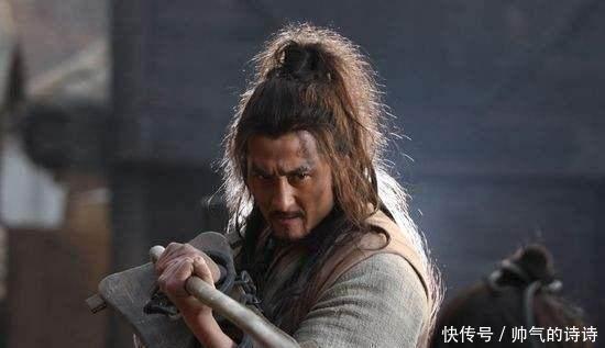 梁山@梁山第1个惨死的正将,七窍流血而亡,使用的这把兵器是当时一绝