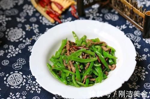 青椒籽|炒牛肉时,想要牛肉嫩滑又不老,只需加入1样东西,很多人都不懂