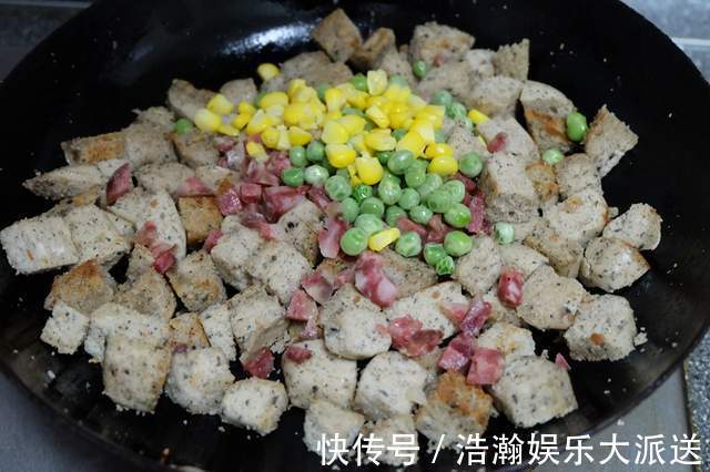 步骤|馒头也能做披萨，步骤简单，香软拉丝，10分钟就能搞定