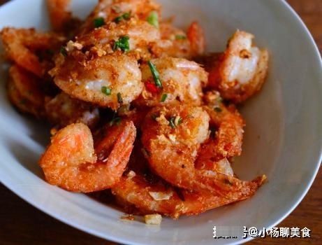原来椒盐虾做法如此简单,外酥里嫩咸香入味,学会不用去饭店了