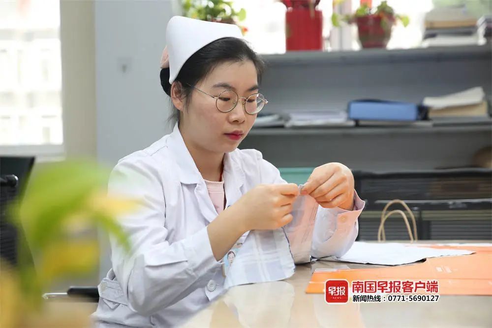 科室|暖心！桂林一护士为术后病人缝制特殊围脖，缝断了4根针