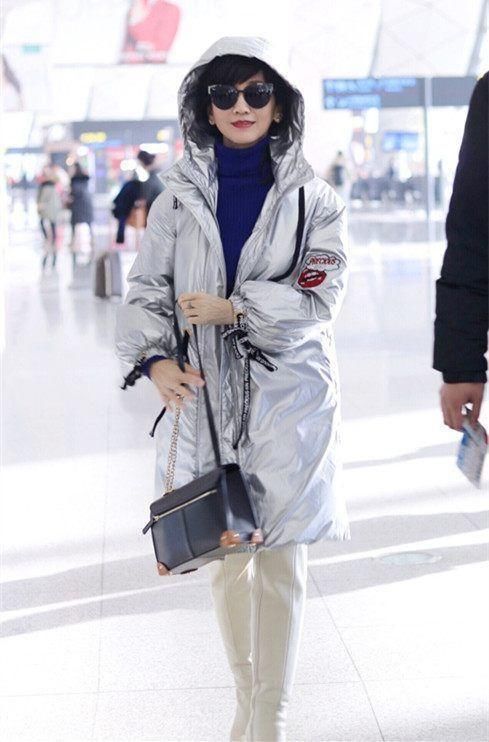 烂大街的“羽绒服”，怎么穿更时髦？教你这4个叠穿法，洋气保暖