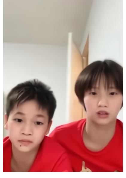 中国跳水队|调皮捣蛋全红婵！红姐“使坏”被张家齐发现，小姐姐“训斥”红姐