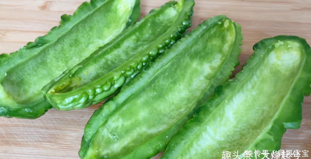 解馋|做苦瓜教你一招,饭店一份要58,在家做成本不到8元,真解馋