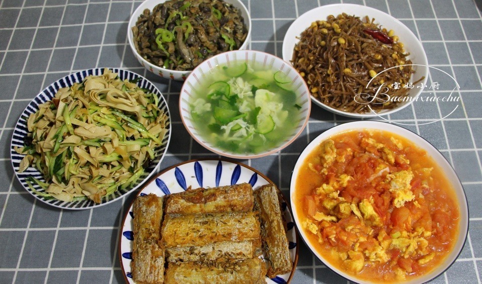 西红柿炒鸡蛋|晚餐这样搭配，营养太全了，有荤有素还有汤，好消化味道香，实惠