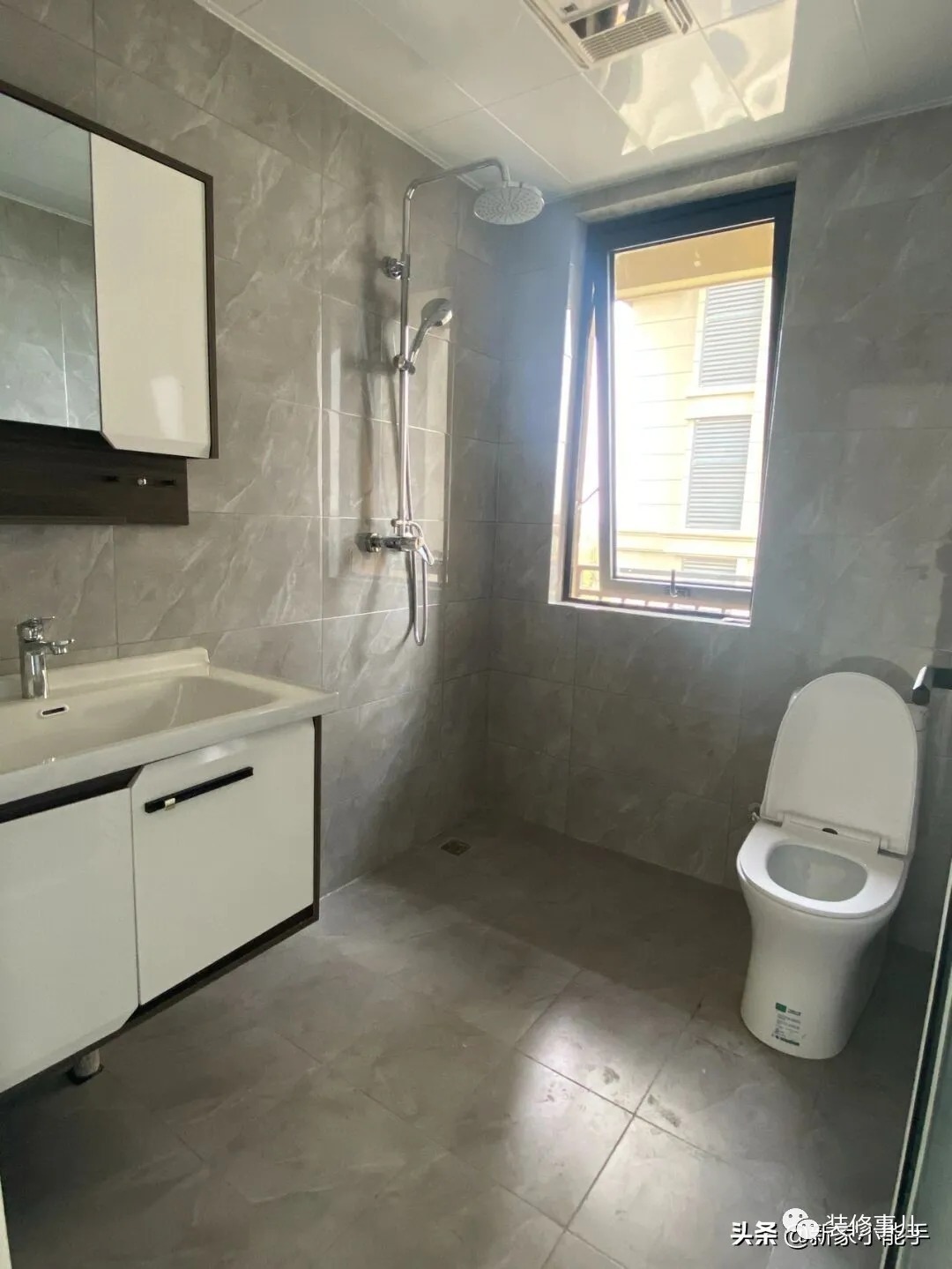 储物空间|历时四个月穷装修,打扫干净真好看,吊顶贴金属线条,特别满意