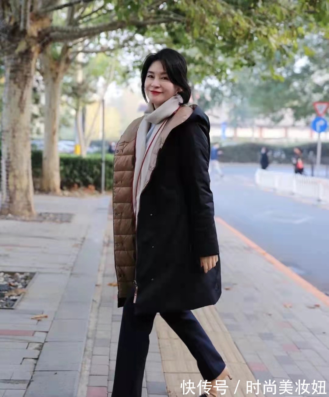 浅色系 50岁穿羽绒服也可以很洋气,看这位素人姐姐,保暖又减龄