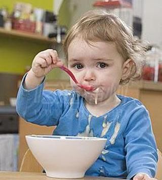 多吃|从中西方的喂饭差异，就能看出教育的不同