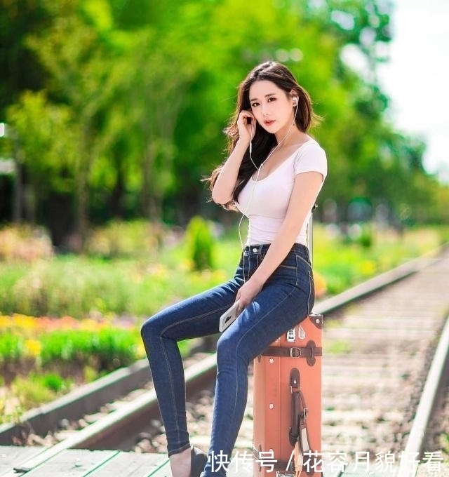 穿牛仔裤显现迷人身姿,穿出个性风采,展现青春活力!