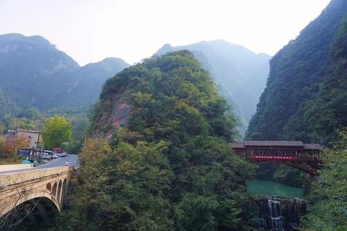 来到湖北五道峡，欣赏未被开发的原始美景，让人舍不得离开