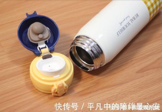 保温杯|“夺命保温杯”遭央视曝光,热水进毒水出,家长却依旧购买!