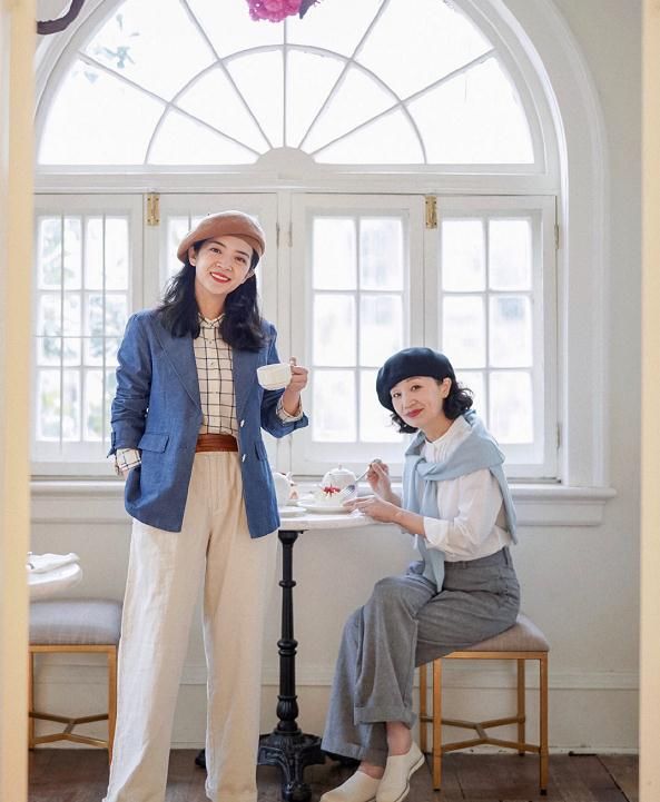 开春不穿裙子还可以穿什么？九分裤 平底鞋，六十岁女人穿好时髦