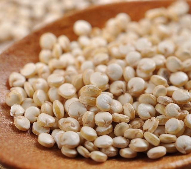 卵巢|女人不想老,想皮肤白净有弹性,就常吃这几种不起眼的食物