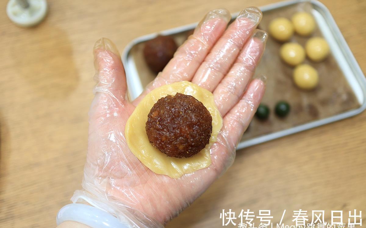 菠菜粉|100%凤梨月饼内外兼修，薄皮大馅真材实料，自食送人显手艺有面子