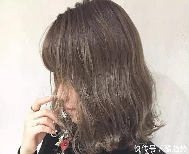 脸大|新春短发推荐:这样的短发适合头发少的人,大脸也可以