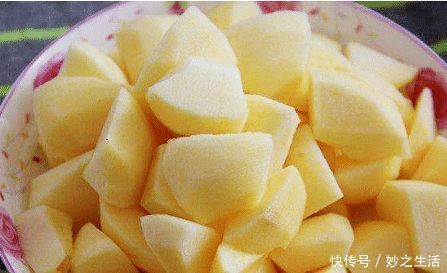 刮油|便秘最怕这水果，一斤3块钱，每天吃一次清肠刮油，大肚子不见了