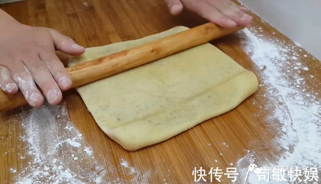 玉米油|以后麻花就这么做，撒1把小茴香，香酥又多层，出锅孩子念念不忘