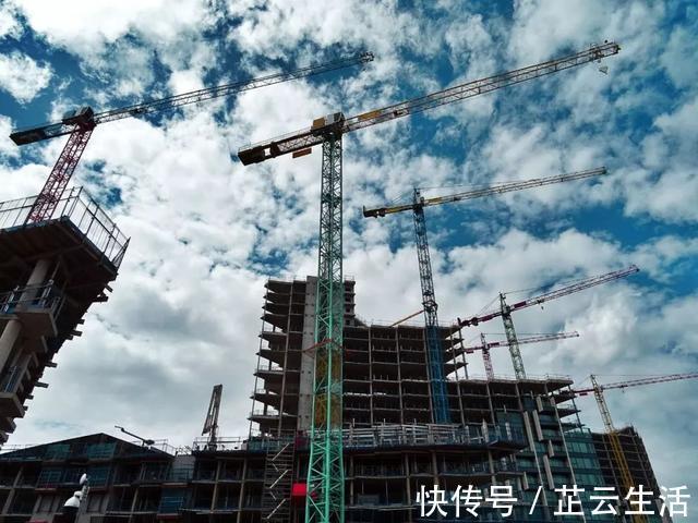 业主|买房路上的霸王条款,购房者苦等三年,开发商涨价一套房超百万