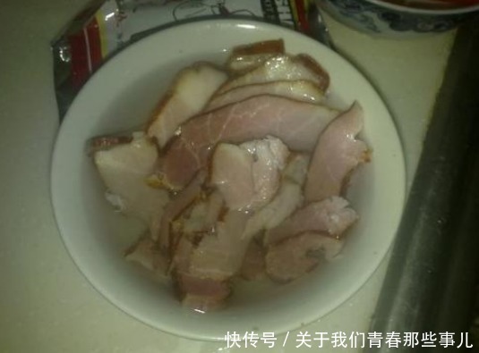 鲜香|炒腊肉，切了直接炒是错的，多做关键2步，腊肉软嫩鲜香，不油腻