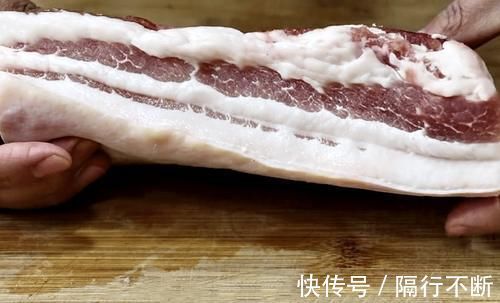 米酒|天冷了,做出来的扣肉,做法简单,锅中一蒸,鲜嫩多汁,而且还不油腻