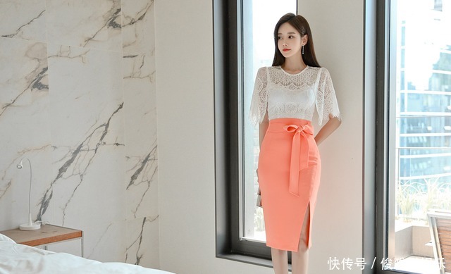 孙允珠|孙允珠高清美图漫雪橘红雅彩卷花文艺包臀裙