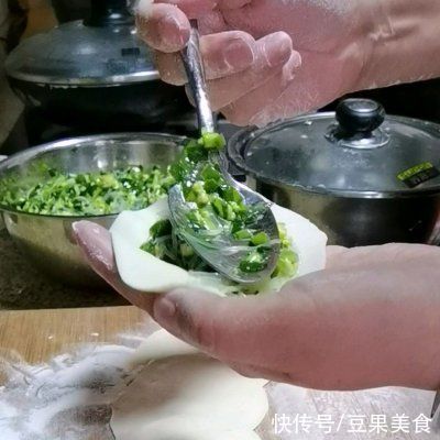 韭菜盒子最好的吃法，韭香浓郁，吃三个不过瘾