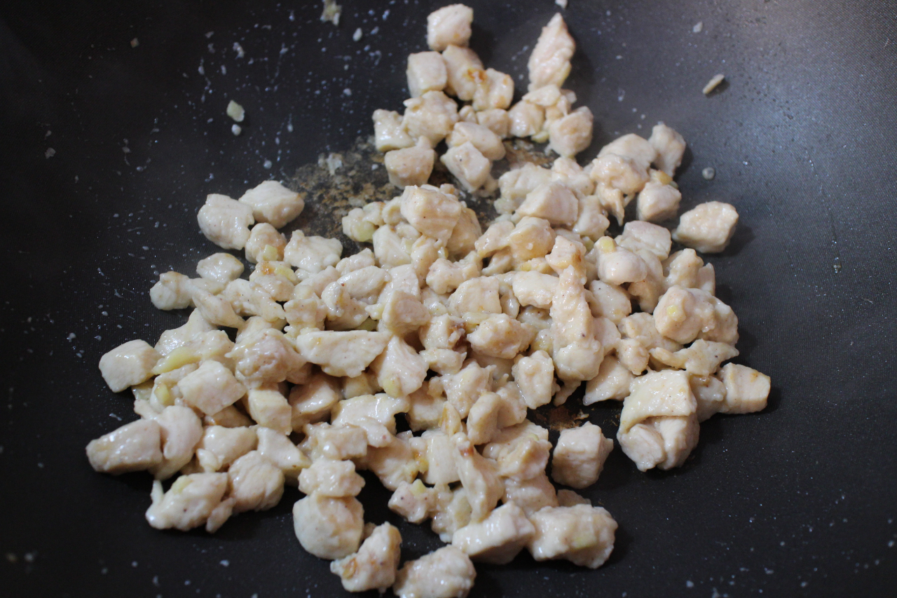 鸡胸肉|这狠心女，不吃米不吃面，天天吃此炒饭，一个月从女胖子瘦成女神