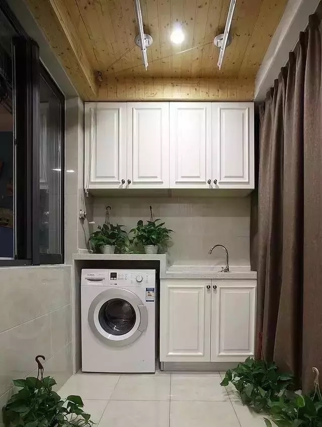 阳台上|记住了,阳台这样装修,不仅能晾晒衣服还能多出一间房