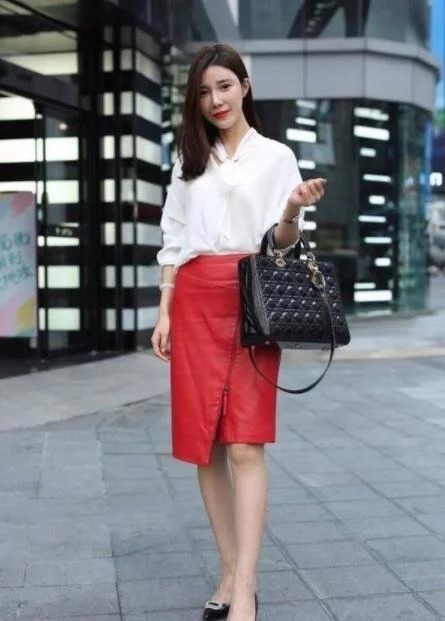 街拍:自信优雅的小美女,魅力十足,气质甜美