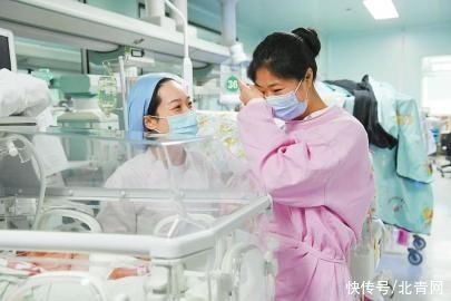 成都这群90后“临时爸妈”每天照看200多名新生儿