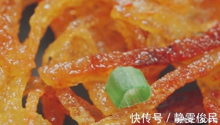 一个勺子|土豆不要炒着吃了,2分钟教你最新做法,金黄酥脆,比薯片还好吃