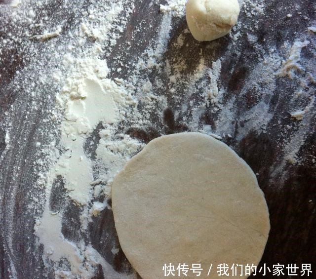 自制家庭版锅贴,不活面不擀面,皮薄馅大还多汁,学会都能开店了