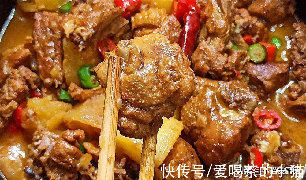 大料|国庆节教你做一个土豆焖鸭肉，成菜味道香而不腻，不错的下酒菜