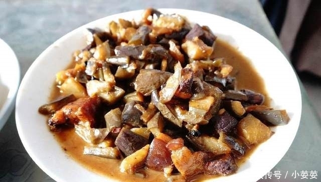 休息带老外同事回我家蹭饭，家常便饭吃的他怀疑人生，你看至于吗