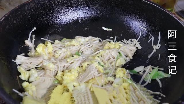 金针菇炒蛋|金针菇新做法,加2个鸡蛋,简单一做,比吃肉都香,开胃又下饭