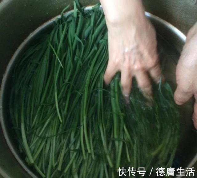 韭菜盒子,最好不要直接开始包,试着这样做,盒子外焦里嫩更好吃