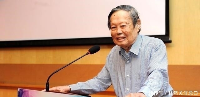 物理学界 97岁杨振宁给出真诚建议:把钱花在教育上多好啊,别浪费200亿!