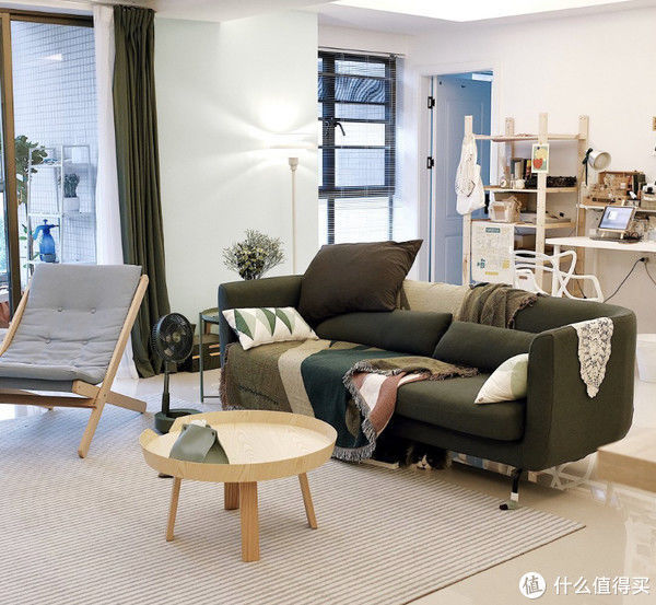 夫妻|这对夫妻太有远见,把次卧和客厅打通,清爽开阔,日子过得简单舒适