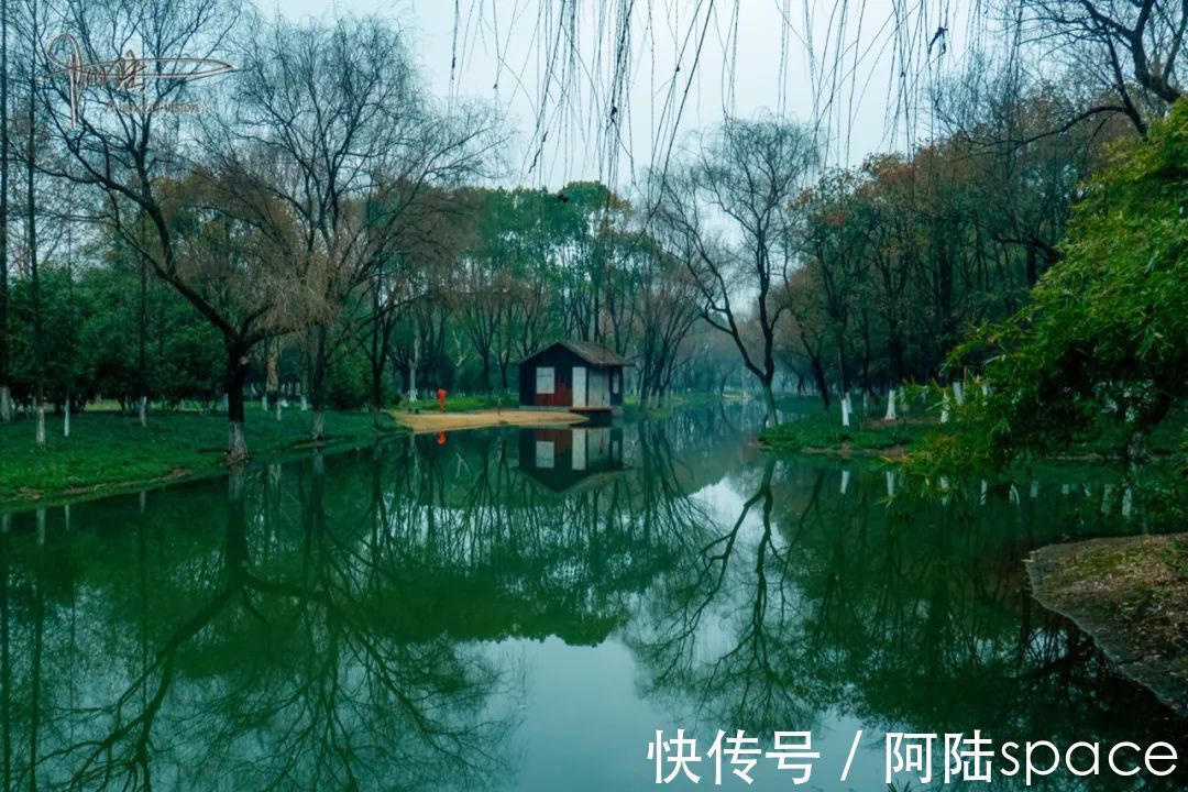 小矮房|这个生态公园的风景虽然美，但里面很多小木屋显然已经废弃多年