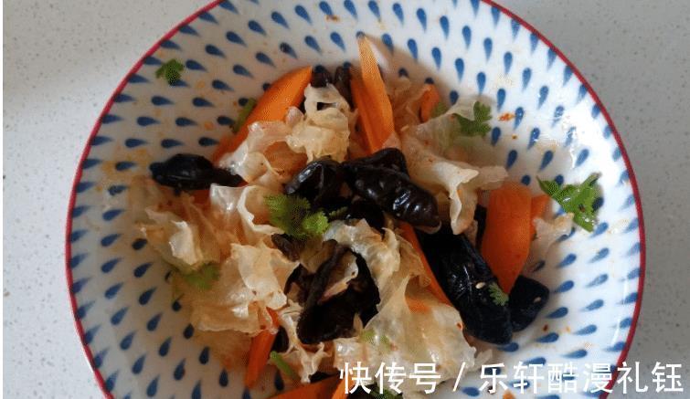 黑木耳|一道适合夏天吃的凉拌菜,酸甜开胃营养高,全家都喜欢