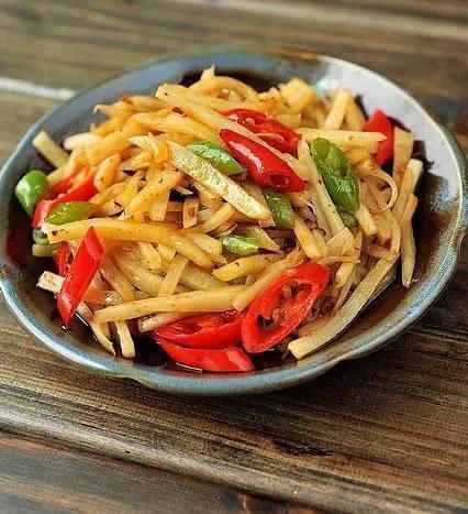 美食精选：香辣藕丝，萝卜干炒腊肉，酸辣鱿鱼花，青椒素炒杏鲍菇做法