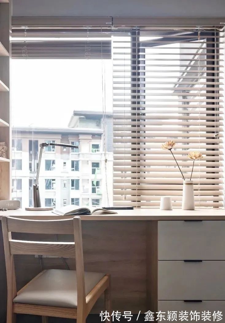 客餐厅|110平三居室，花11万精装房改造，卡座+餐边柜设计，温馨实用！