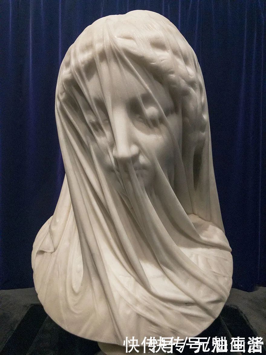 石头#这些雕塑蒙了一层纱布,走近扯一下,才发现纱布也是石头