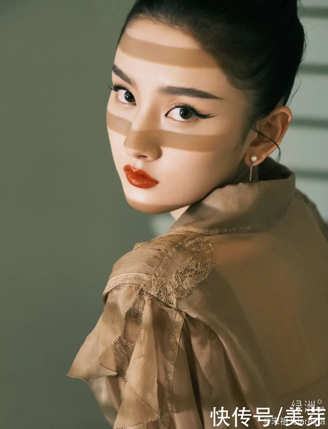 宝藏女孩|00后输了，这届95后小花也太会穿了吧