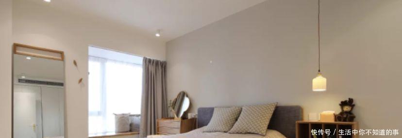 沙发|老公硬在沙发墙上凿个“窗户”马桶上方打柜子，完工后我懵了