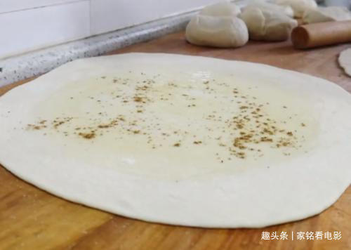 椒盐千层饼的家常做法,营养好吃,咸香入味,家人爱吃的可口早餐